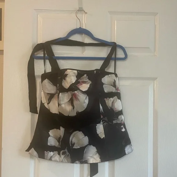 White House Black Market 100% silk floral halter top. See pics for measurements - Picture 14 of 14
